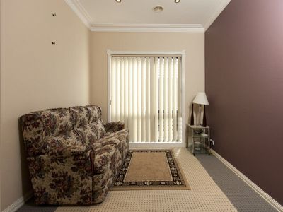 18 Hopegood Place, Lynbrook