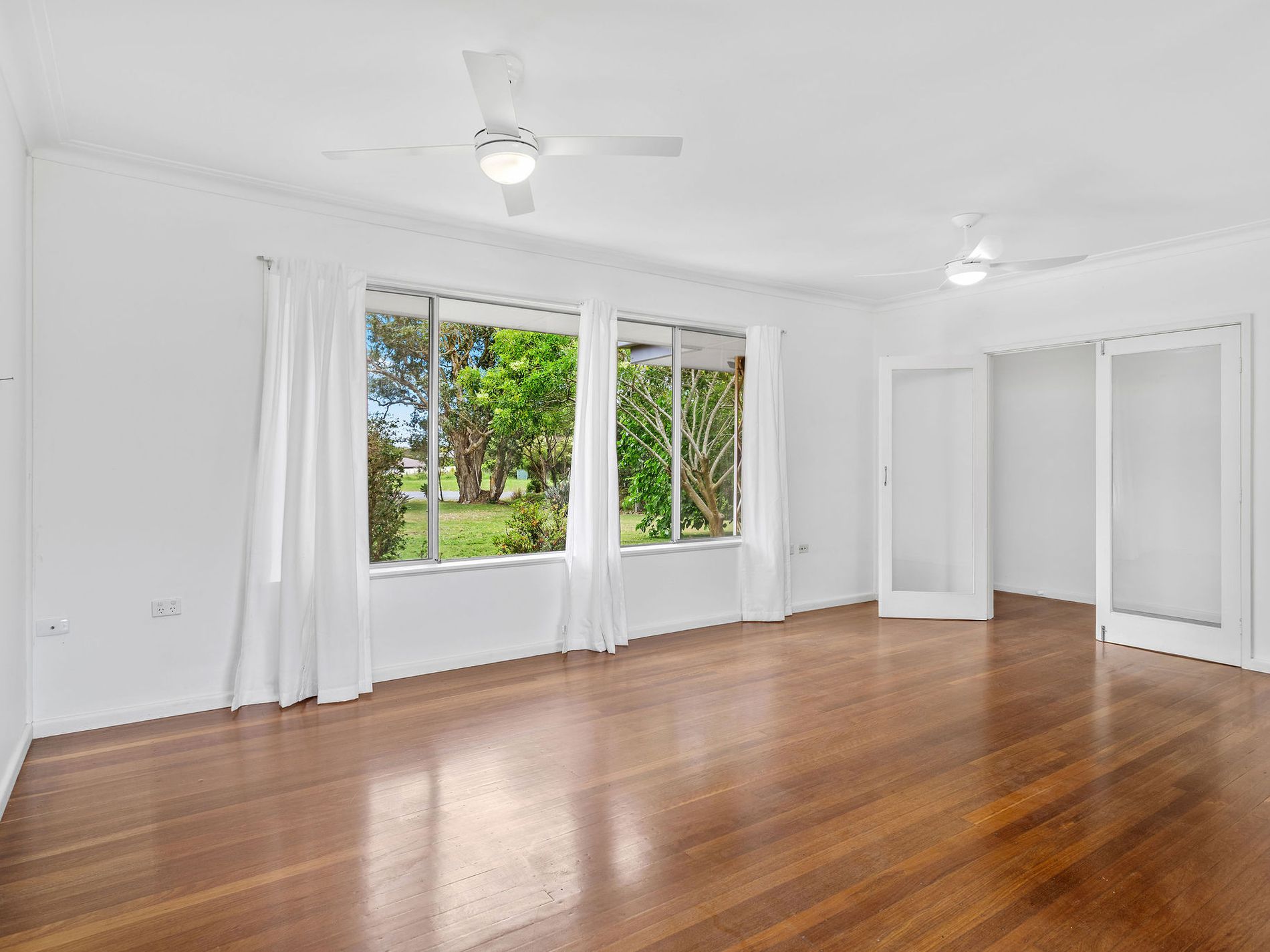 211 The Lakes Way, Forster