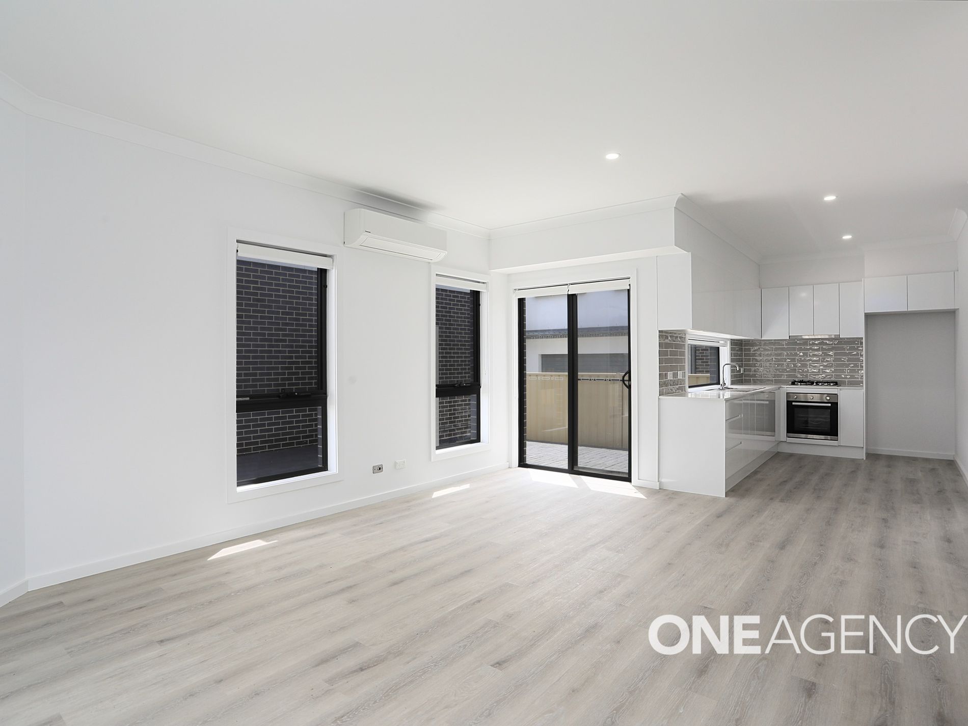 2 / 28 Fisher St, Oak Flats