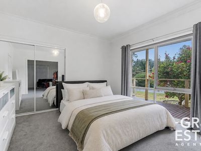 8 Stanhill Drive, Cranbourne South