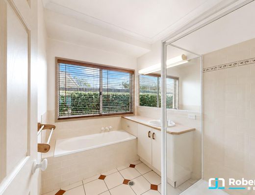 A Rare Opportunity on a North-Facing 880m² Block image 17