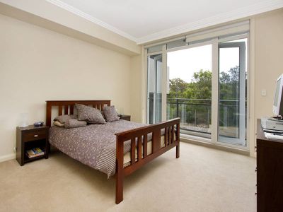 24 / 7 Bay Drive, Meadowbank