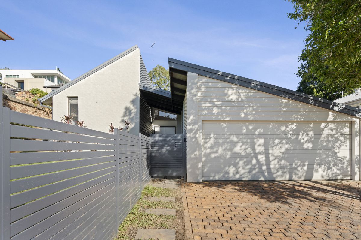2 / 4 Fishermans Bend, Balmoral