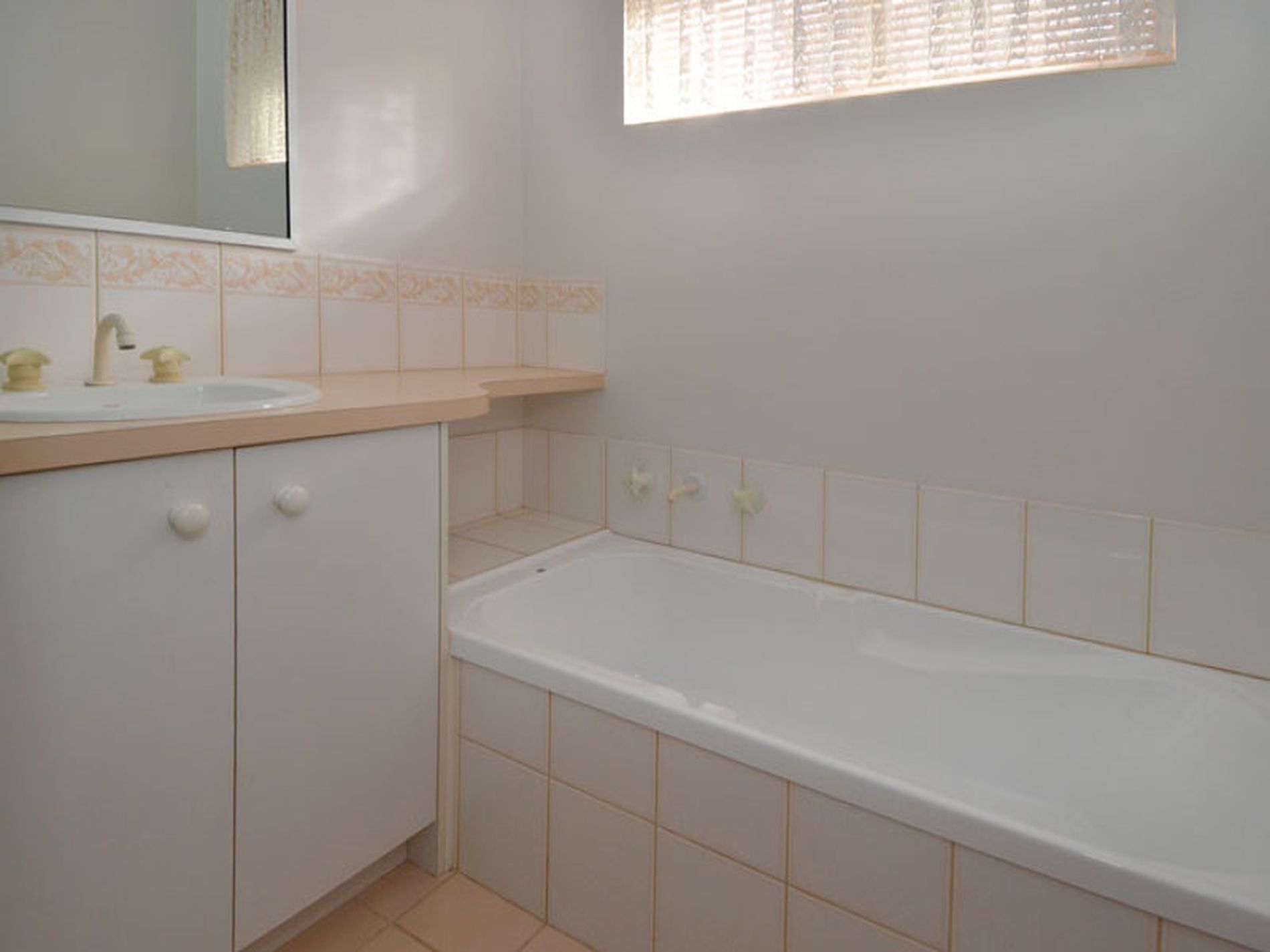 2 / 14 Frank Street, Kalgoorlie