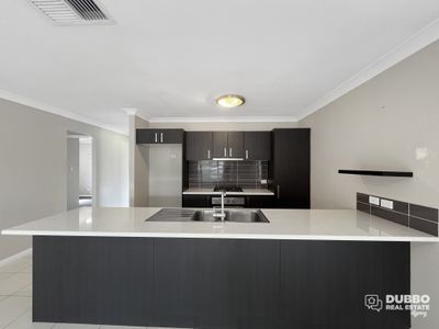 12 Glenshee Close, Dubbo