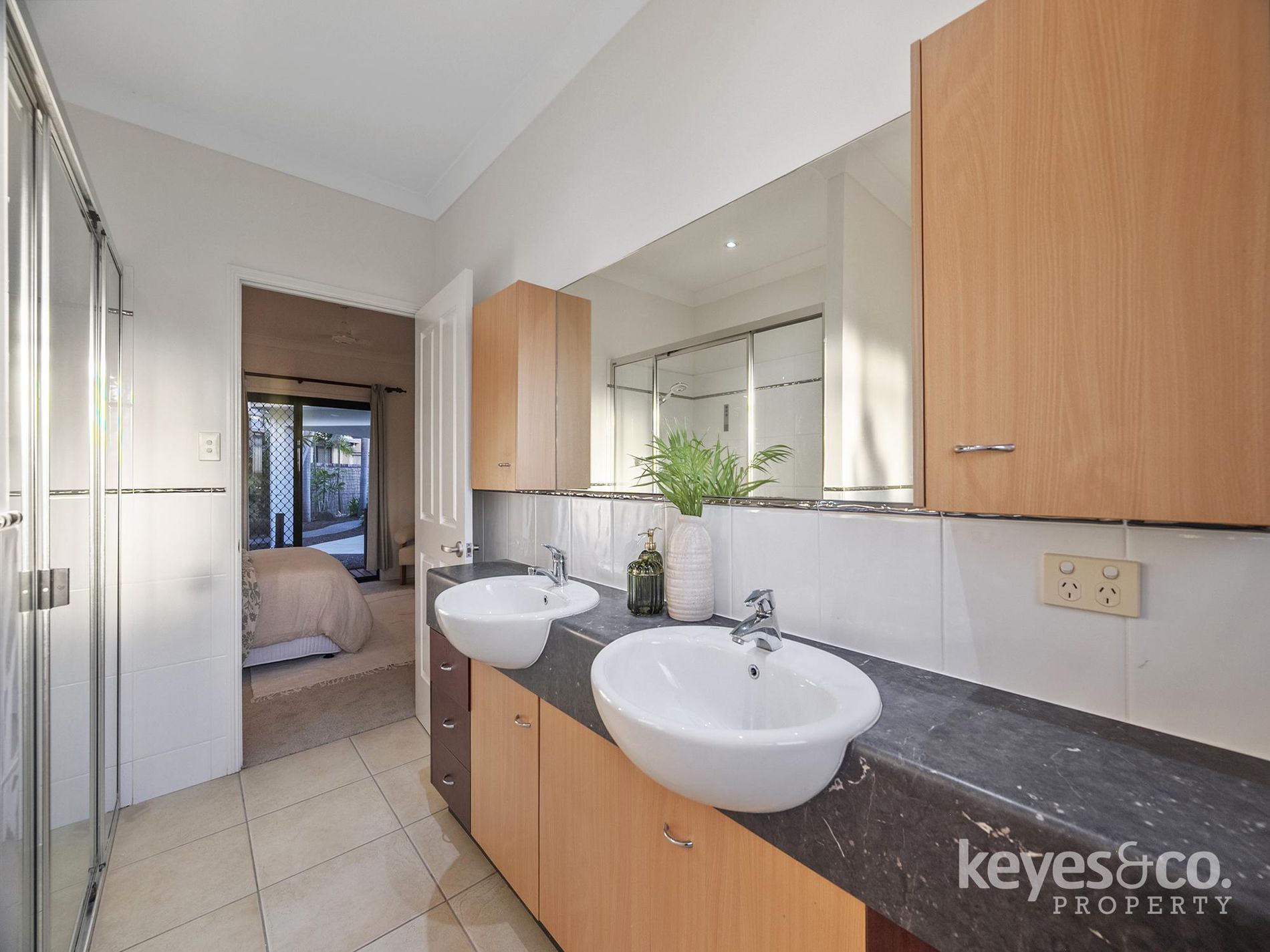 21-23 Warbler Crescent, Douglas