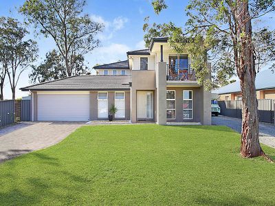 2 Lake View Ave, Brightwaters