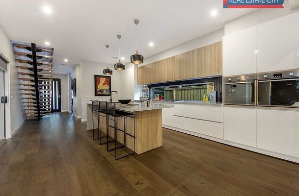 44 Perugia Avenue, Greenvale