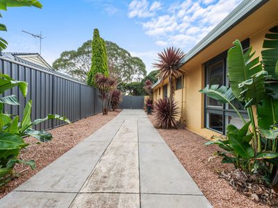 16 Phillip Crescent, Sale