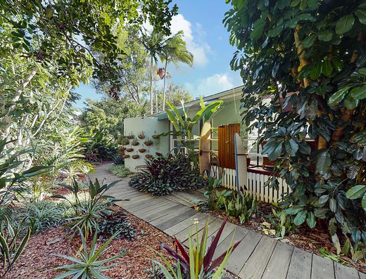 Unfurnished Cottage with Pool Close to the River image 5