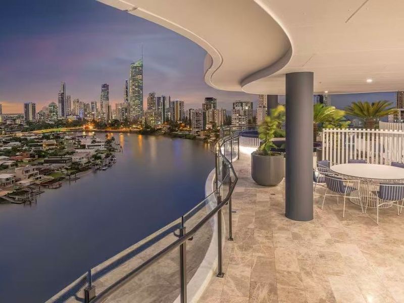 1504 / 15 Cannes Avenue, Surfers Paradise
