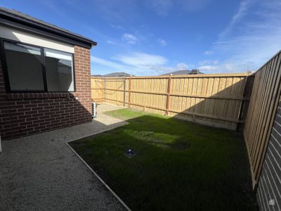 13 Labrador Street, Clyde North