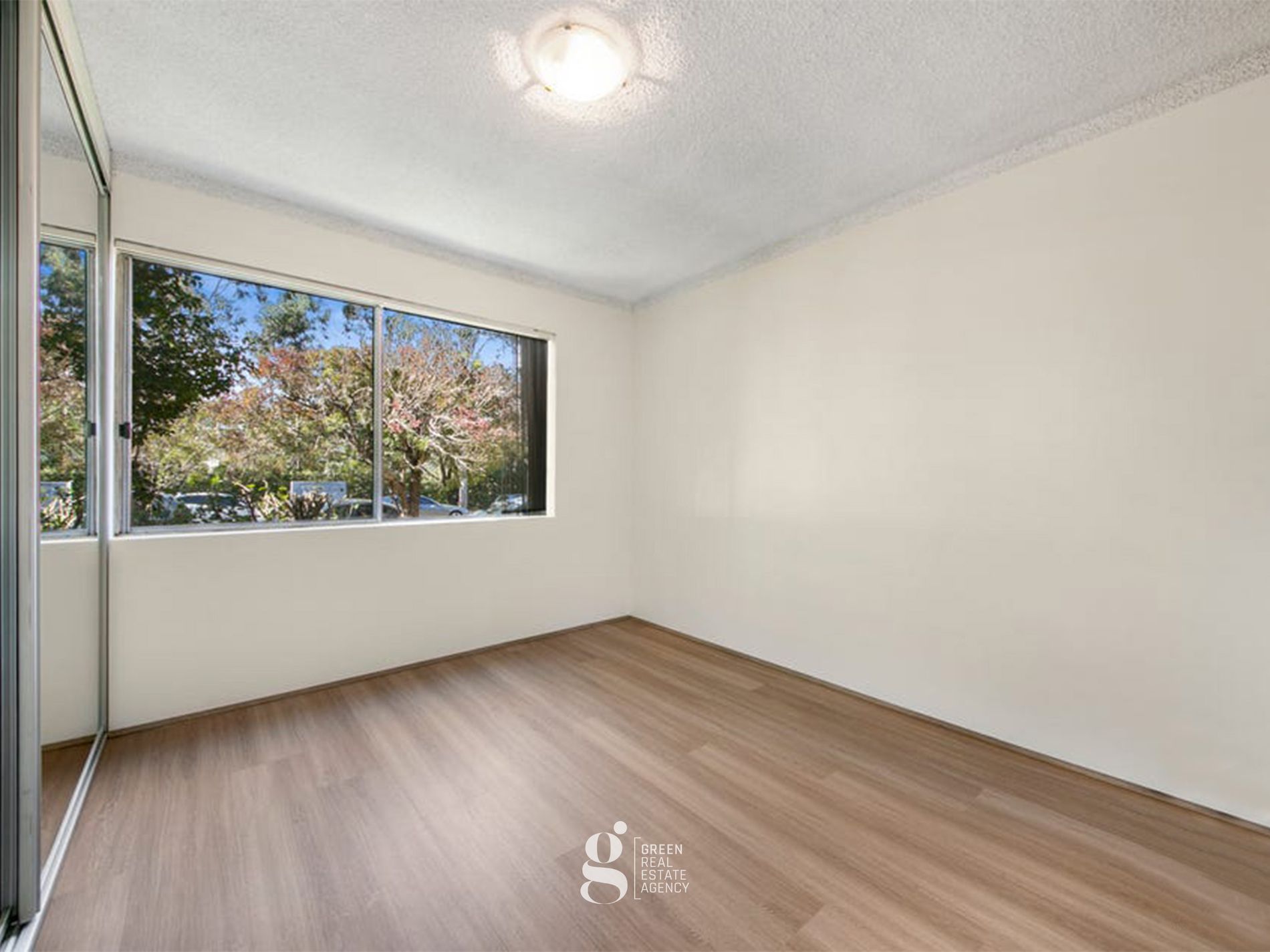1 / 5 Bank Street, Meadowbank