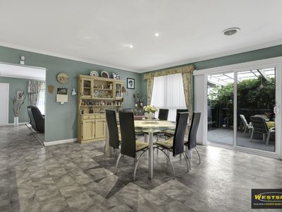 8 Church Avenue, Taylors Hill