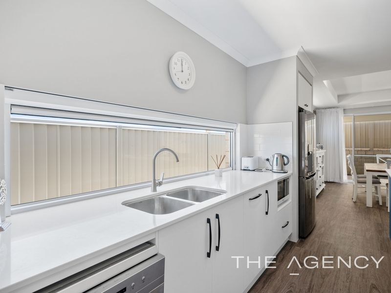 21 Rakitno Close, Lake Coogee