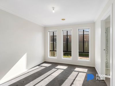 5 Deharl Court, Ascot