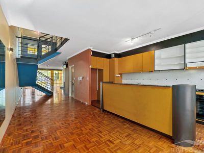 6 Robinson Ave, Perth