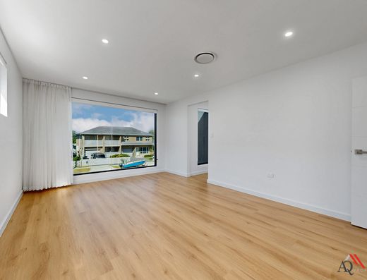8A Wolumba St, Chester Hill
