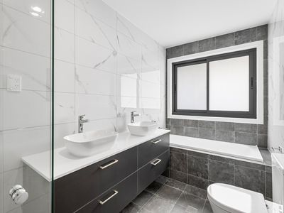 10 Karl Langer Crescent, Taylor