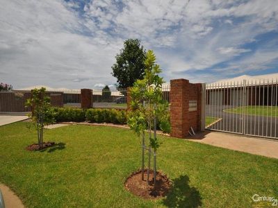 11 / 5 John Brass Place, Dubbo