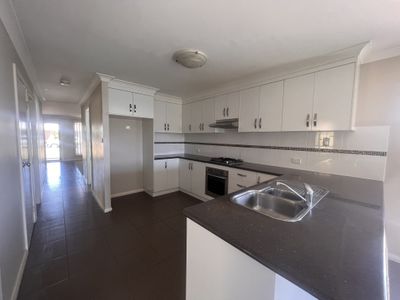 8A Thornett Place, Dubbo
