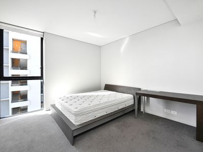 902 / 5 Sterling Circuit, Camperdown