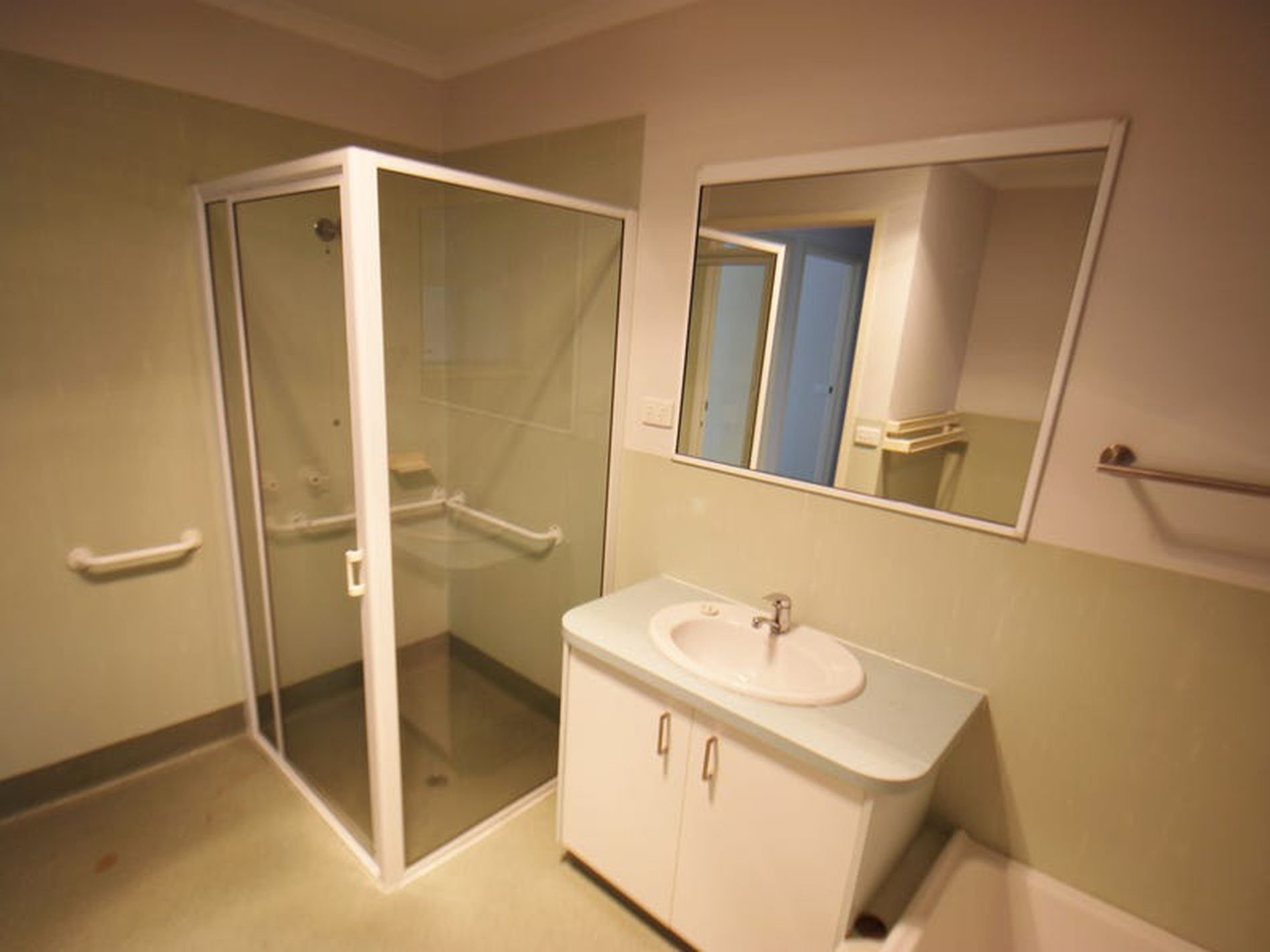 8A Calder Street, Manifold Heights