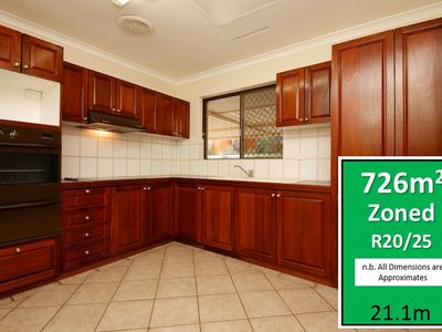6 Alderhurst Crescent, Bayswater