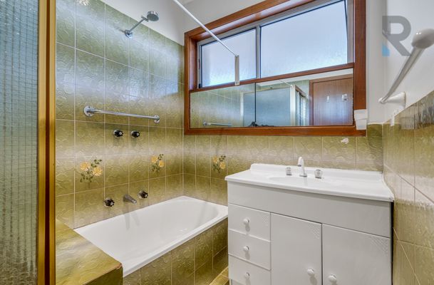 30 Glencairn Crescent, Broadmeadows
