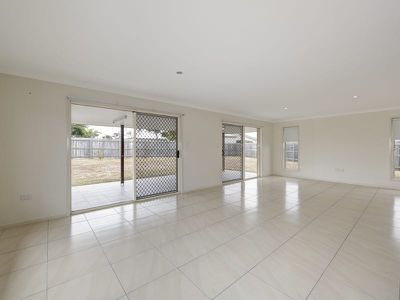 8 Oriole Ct, Woodgate