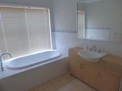 6 Hallen Place, West Hoxton