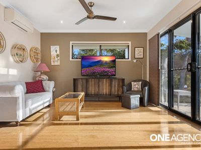1 / 19 King Street, Urangan