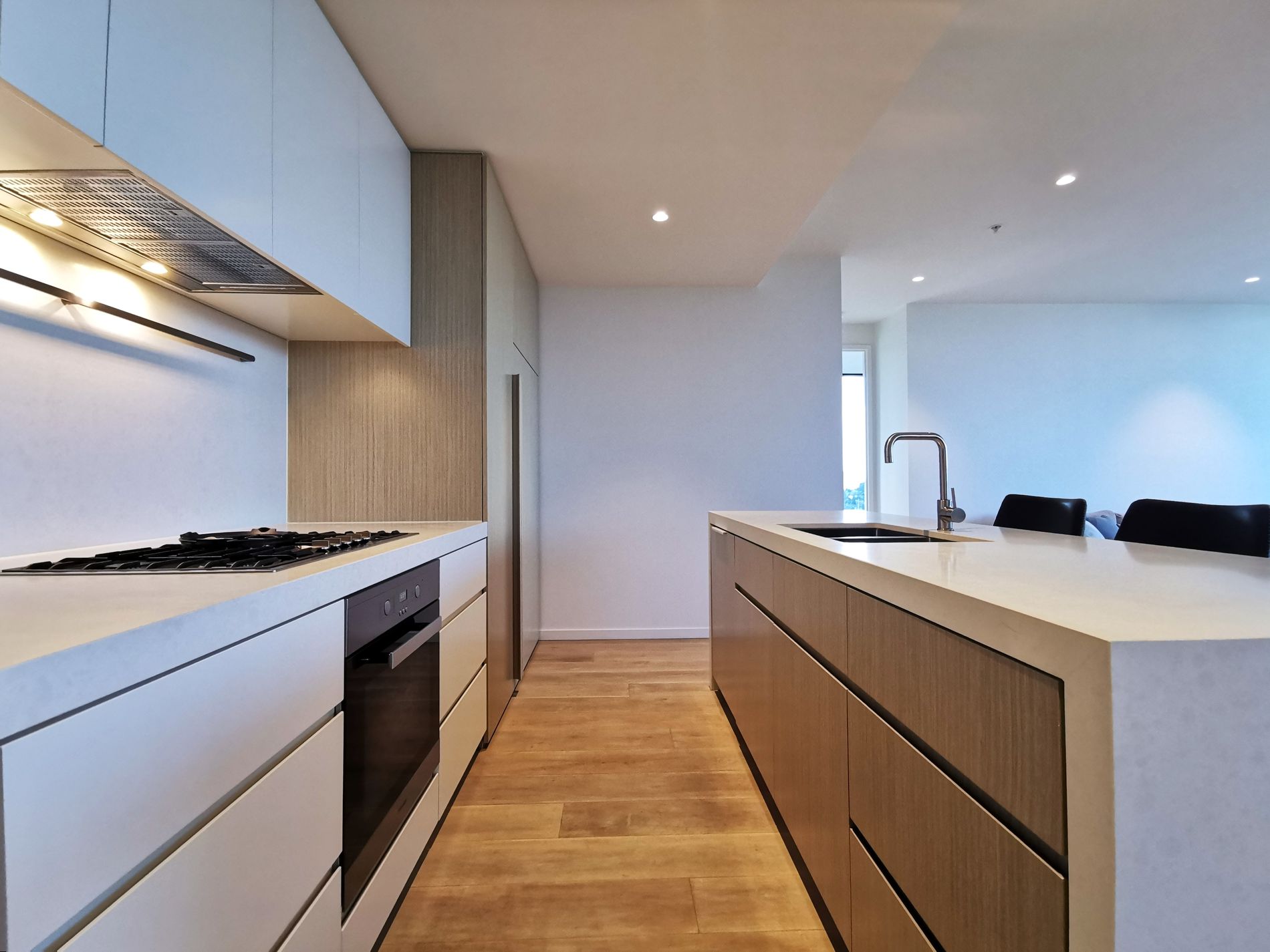 1708 / 450 St Kilda Road, Melbourne