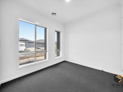 8 Petunia Crescent, Armstrong Creek