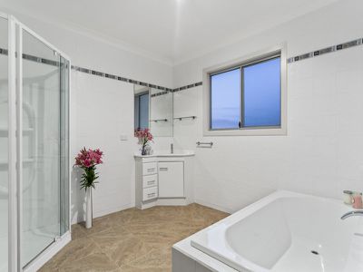 101 Bennetts Road, Mountain River