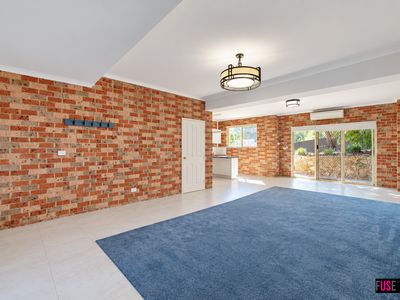 2 Camphorwood Close, Jerrabomberra
