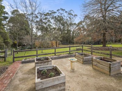 9 CLARKE STREET, Mount Macedon