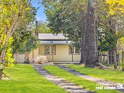 490 Beechwood Road, Beechwood