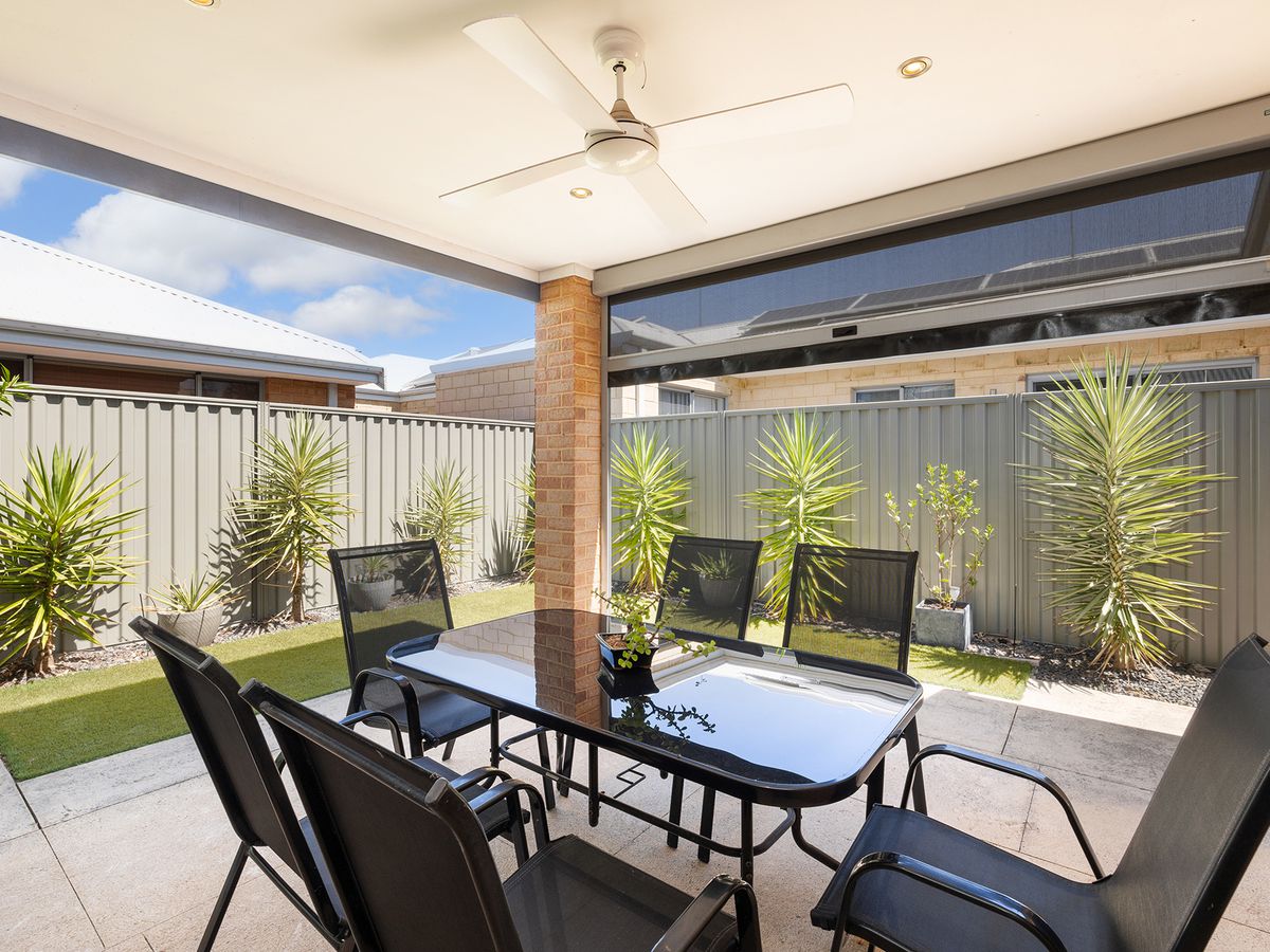 7 / 22 Whittaker Turn, Piara Waters