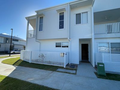12 Birksgate Crescent, Banya