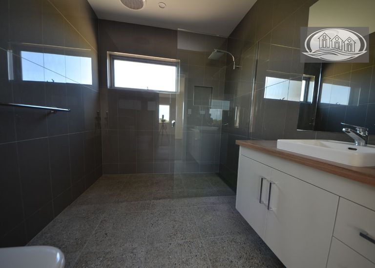 24 Ocean View Drive East, Narrawong