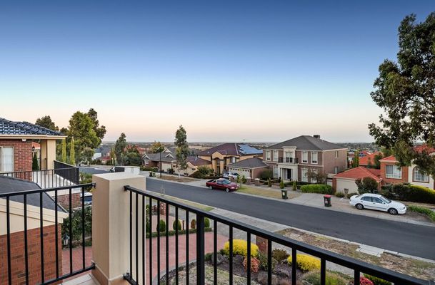 16 Crestmont Terrace, Craigieburn