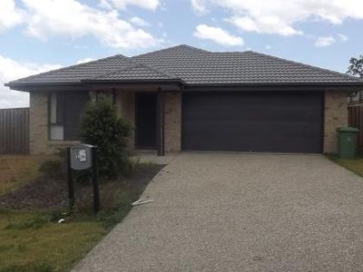 17 Goldenwood Crescent, Fernvale