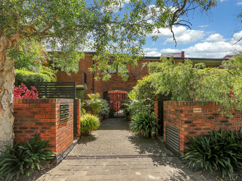 17 / 150 Wigram Road, Forest Lodge