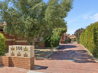 2 / 106 Royal Street, Tuart Hill