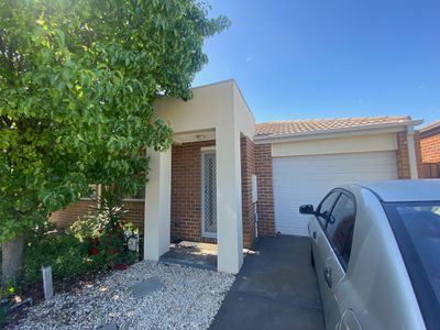 2 / 8 Flower Gum Crescent , Tarneit