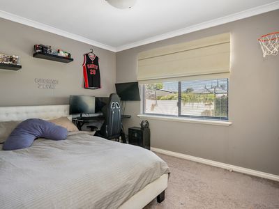 25 Smythe Drive, Broadwood