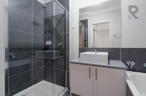 23 / 64 Escapade Boulevard, Craigieburn