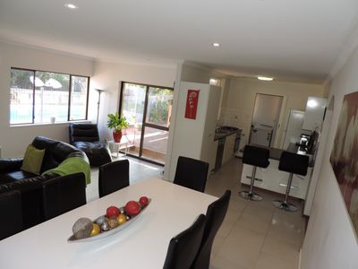 58 Banks, Hillarys