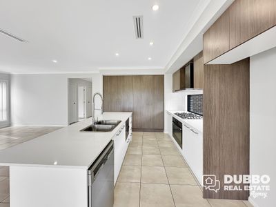 23 Amadeus Avenue, Dubbo